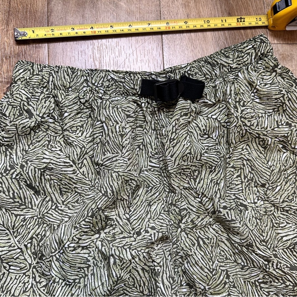 Columbia Forest Green Shorts Size Medium - Picture 9 of 12
